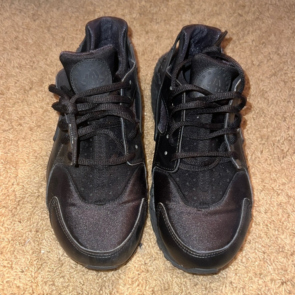 Black huaraches